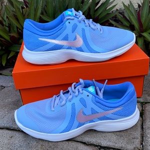 NIKE REVOLUTION 4 WMNS